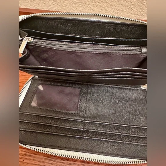 Steve Madden Floral Zip Around Wristlet Wallet - Picture 8 of 9